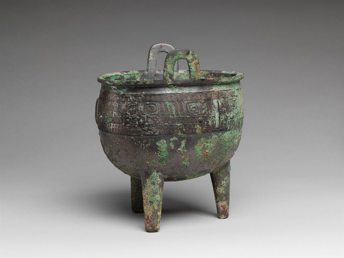 Chinese ding tripod cauldron, Metropolitan Museum of Art collection (historical reference)