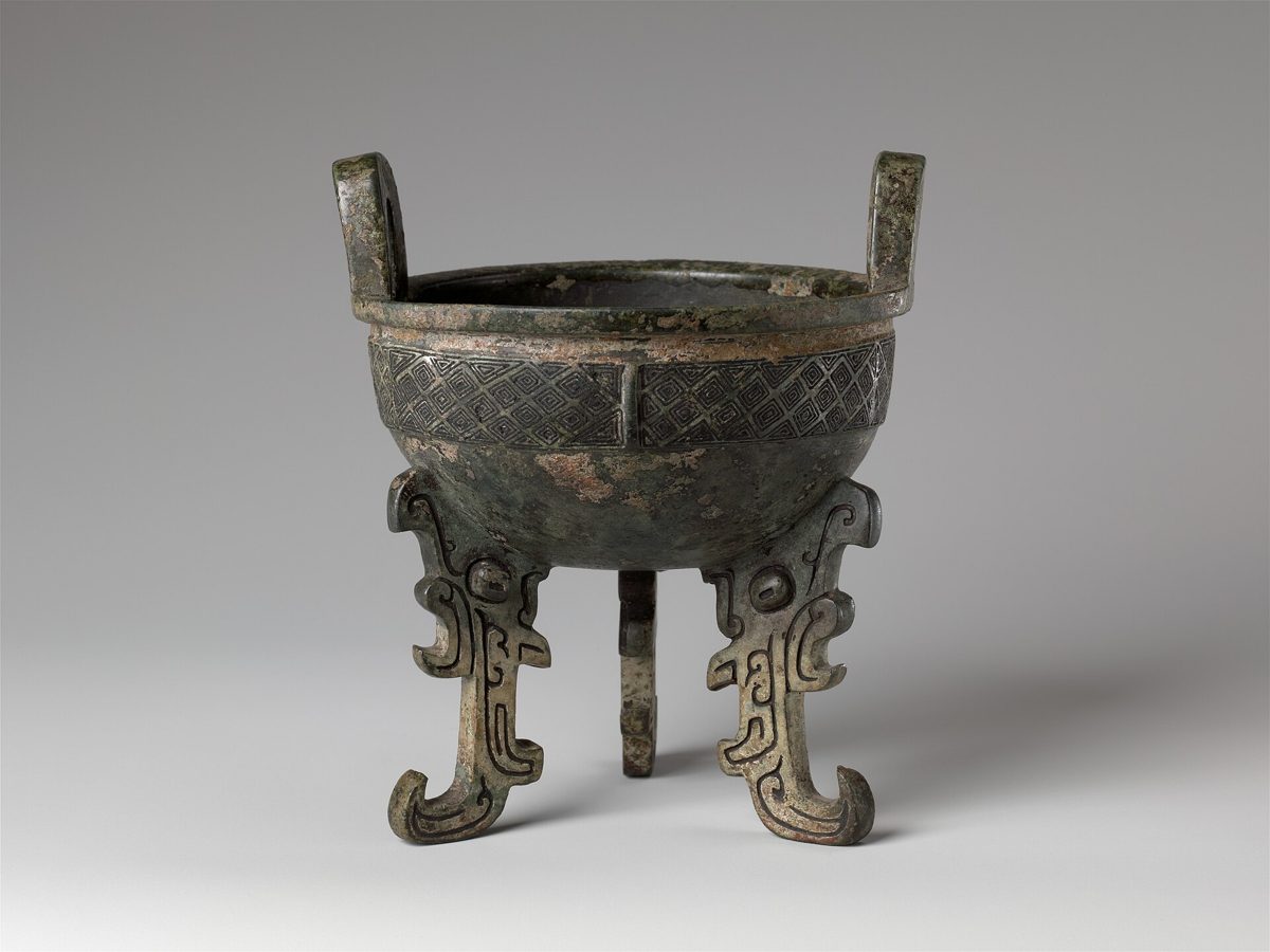 Chinese ding tripod cauldron, Metropolitan Museum of Art collection (historical reference)
