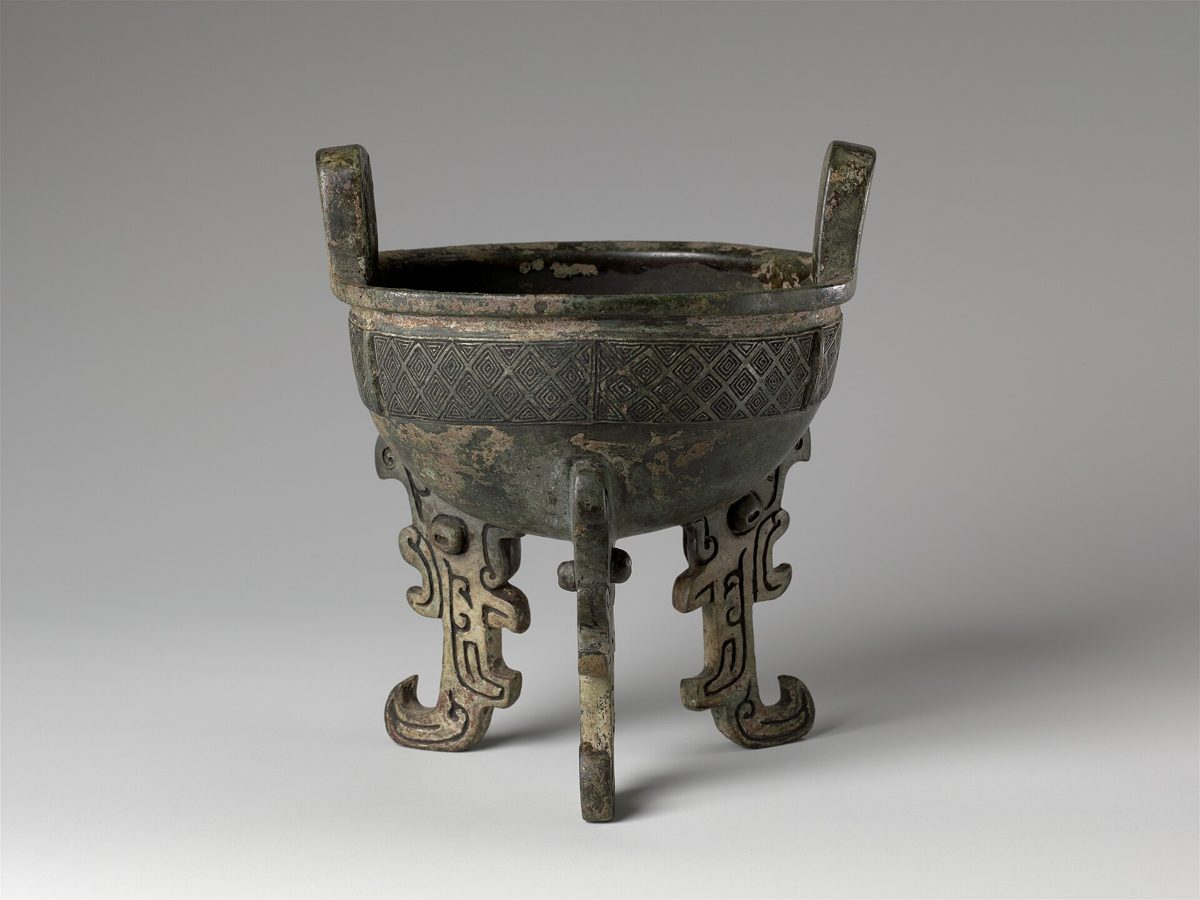 Chinese ding tripod cauldron, Metropolitan Museum of Art collection (historical reference)