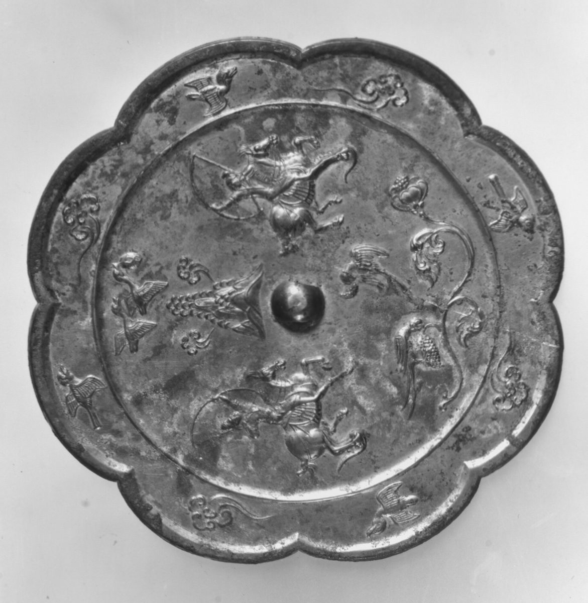 Chinese bronze mirror, Metropolitan Museum of Art collection (historical reference)