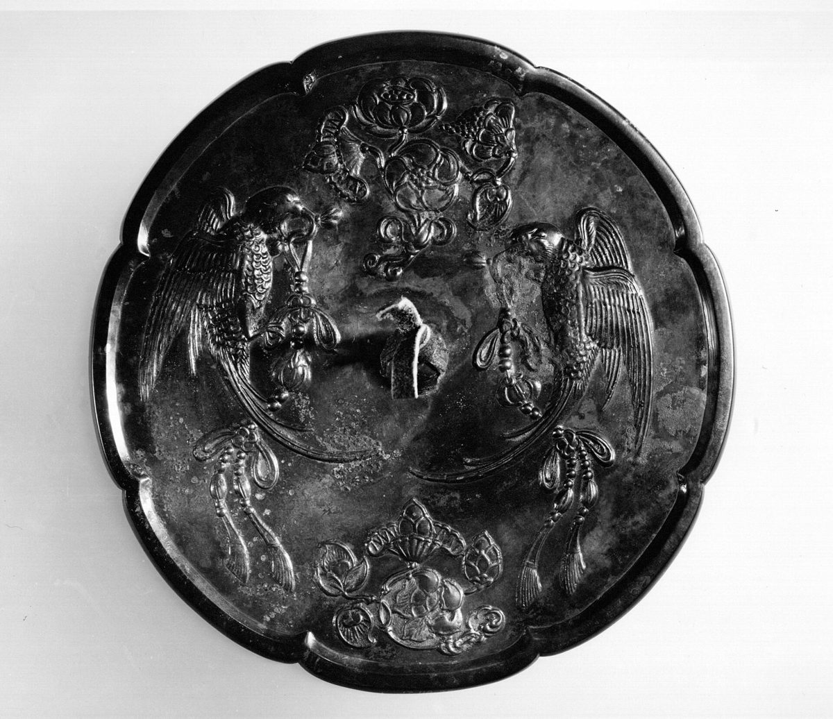 Chinese bronze mirror, Metropolitan Museum of Art collection (historical reference)