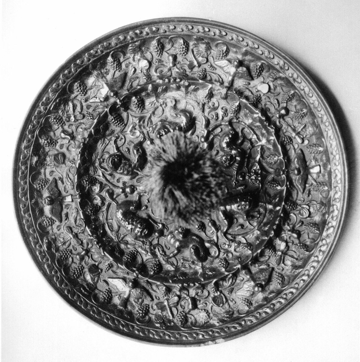 Chinese bronze mirror, Metropolitan Museum of Art collection (historical reference)