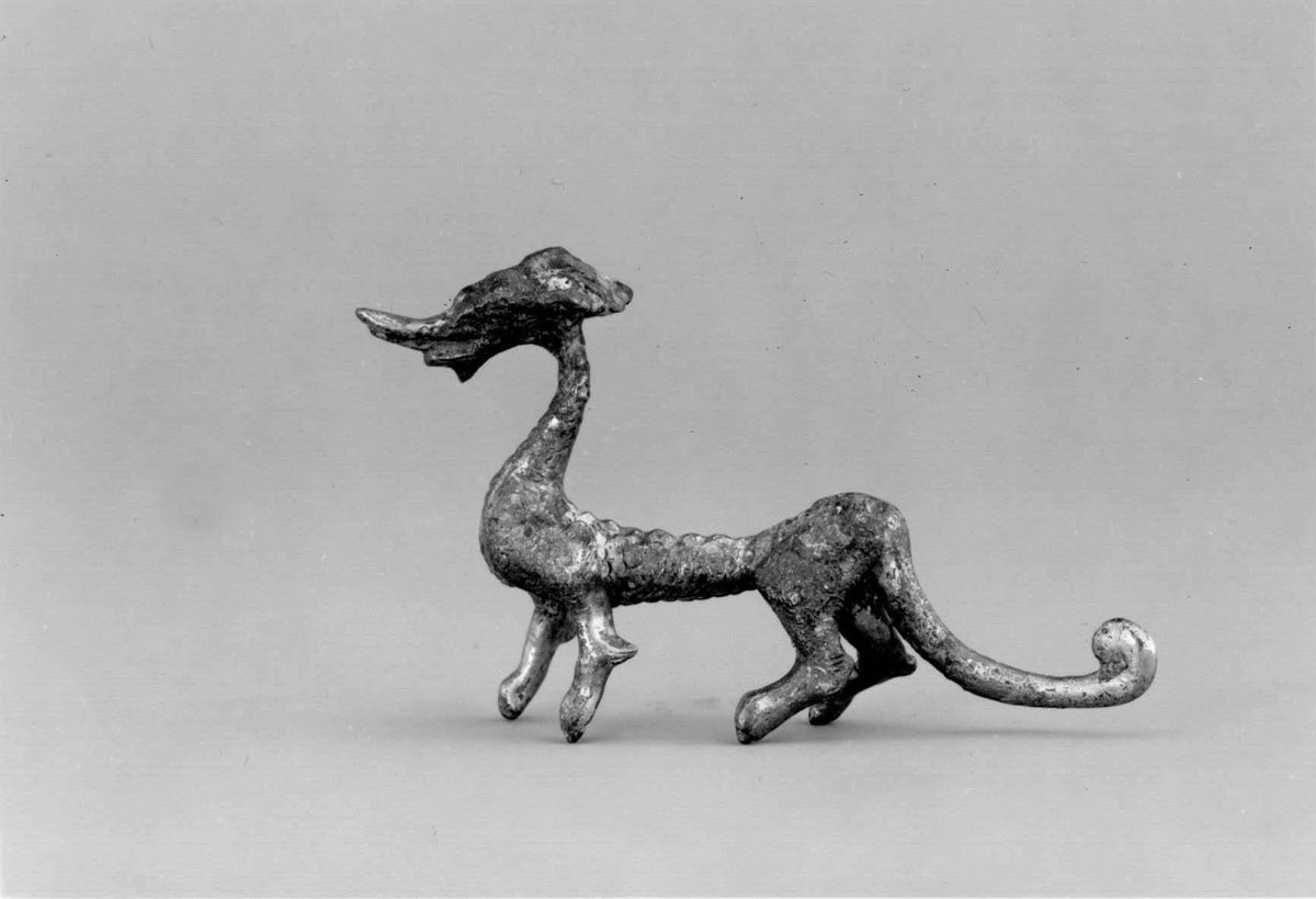Chinese gilt-bronze figure, Metropolitan Museum of Art collection (historical reference)